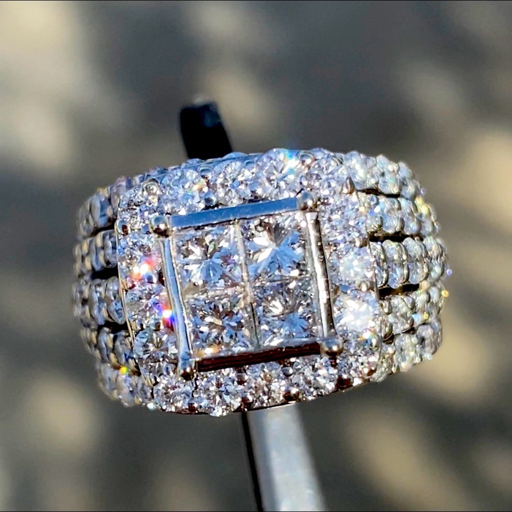 14K gold and diamond ring